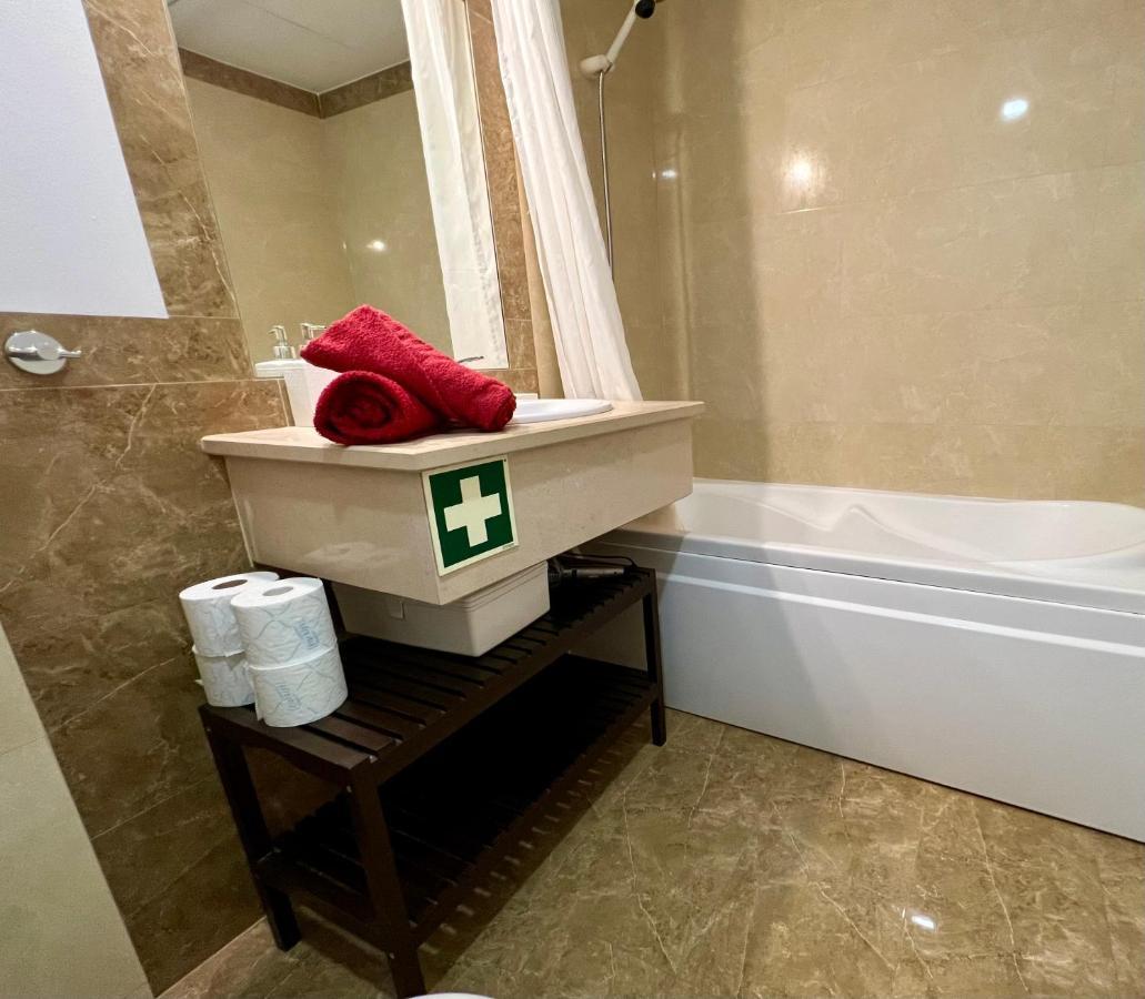 Beach & Sea Apt, Fast Wifi, Airco, Private Parking And Pool 포티마오 외부 사진