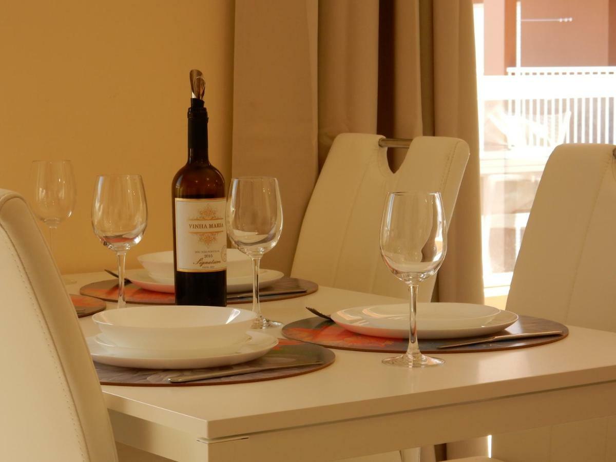 Beach & Sea Apt, Fast Wifi, Airco, Private Parking And Pool 포티마오 외부 사진